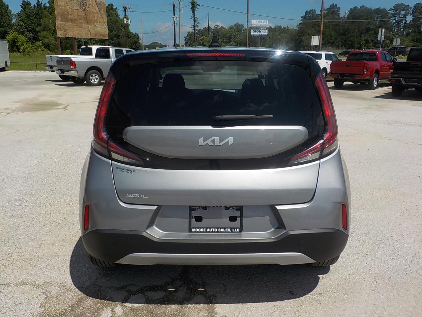 2023 Gray /Black Kia Soul (KNDJ23AU6P7) with an 4 CYL engine, CVT transmission, located at 1617 W Church Street, Livingston, TX, 77351, (936) 327-3600, 30.710995, -94.951157 - ONE OWNER!! LOW MILES!! - Photo#7